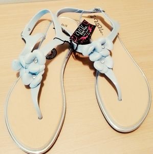 Vee Vee flower petal thong sandals